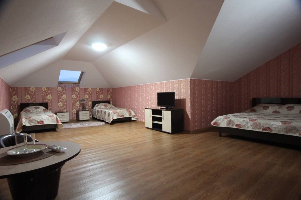 Семейный номер (мансарда). Отель "Ниагара Фоллс". Сочи