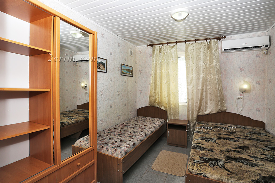 2-х комнатный 4-5-ти местный номер. Гостевой дом "Крымский кораблик". Орджоникидзе