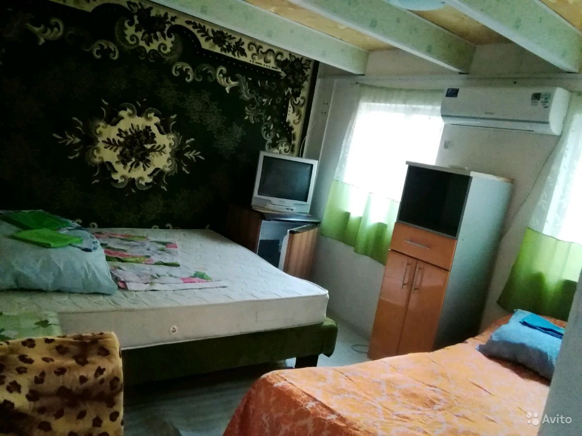 . Квартира в многоквартирном доме Комната 14 м² в 4-к, 1/1 эт.. Ейск