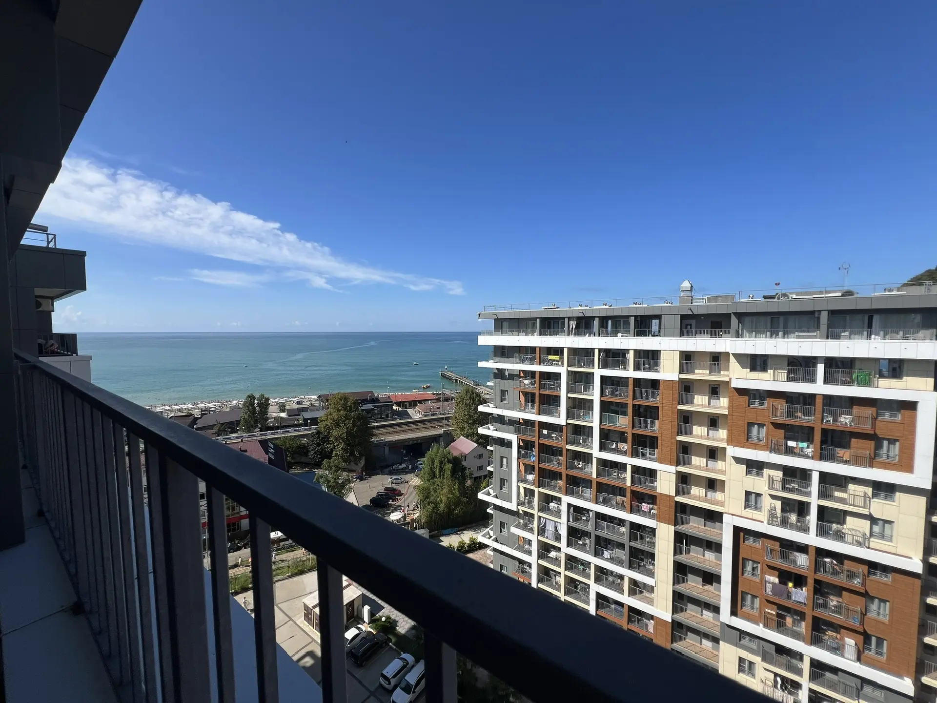 . Квартира в многоквартирном доме Апартамент с видом на море на первой линии. Дагомыс