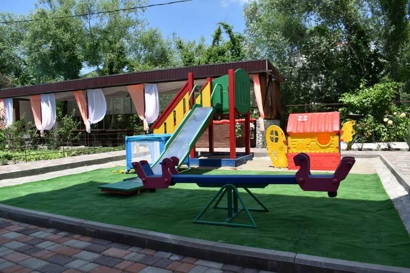 . Гостевой дом "Нур". Ольгинка . Гостевой дом "Нур". Ольгинка