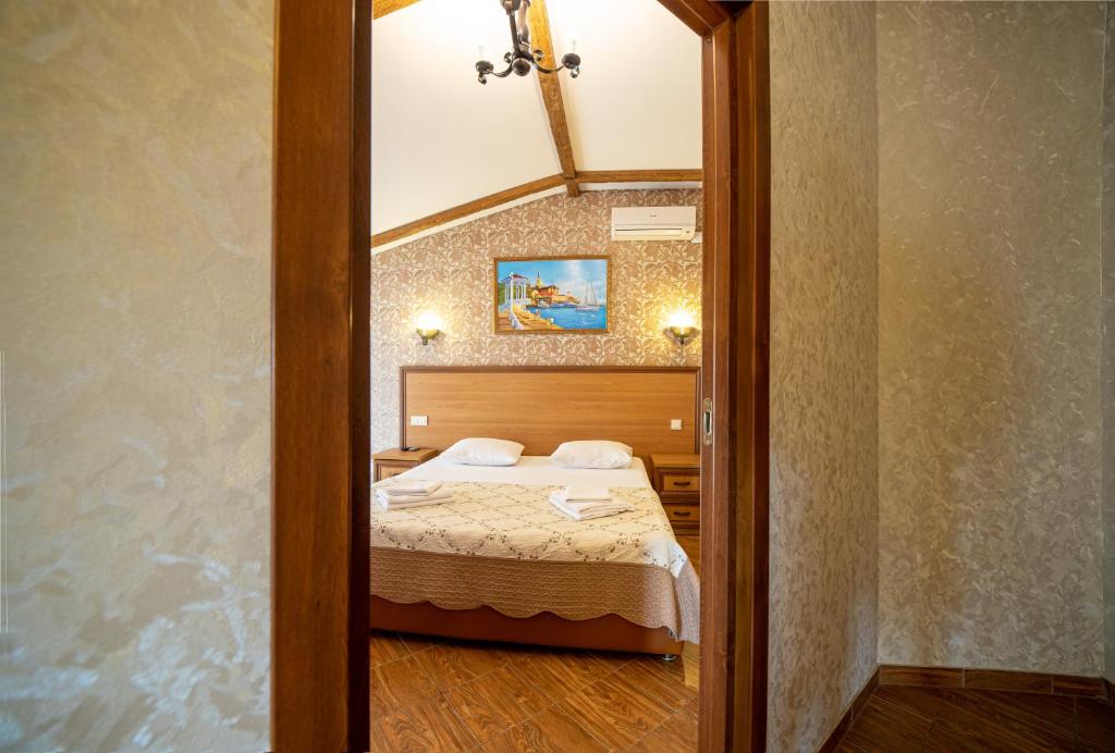 Люкс с 3 спальнями. Отель Атмосфера. Кабардинка