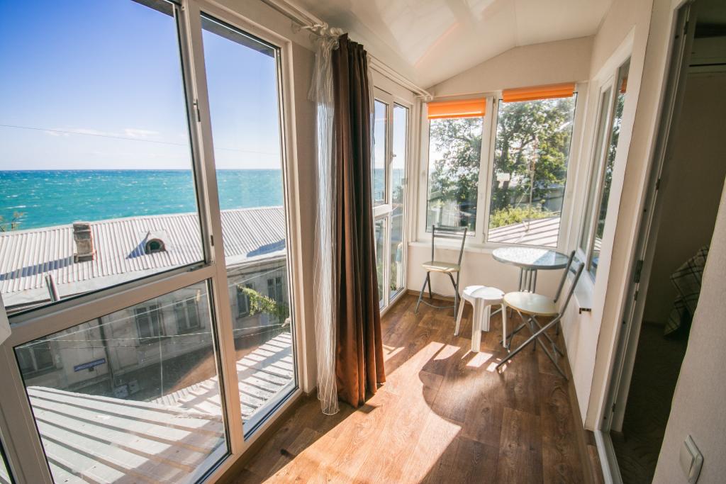 . Дом под ключ на пляже с великолепными видом на море. Ялта