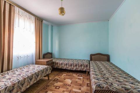 Двухкомнатный номер стандарт с кухней. Гостевой дом «Высотной 13». Голубицкая