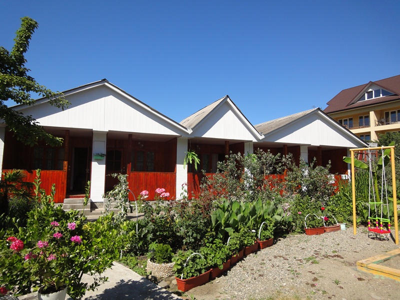 Апартаменты с индивидуальной кухней. Гостевой дом Светлана на Алычевом. Лоо