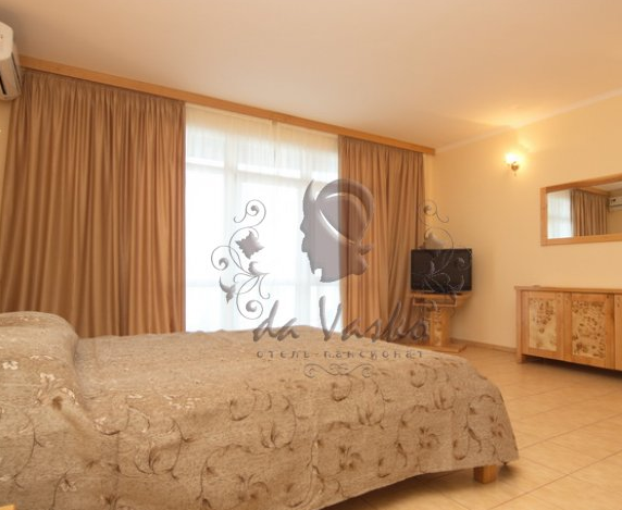 Стандарт улучшенный с двуспальной кроватью. Отель "Da Vasko". Семидворье