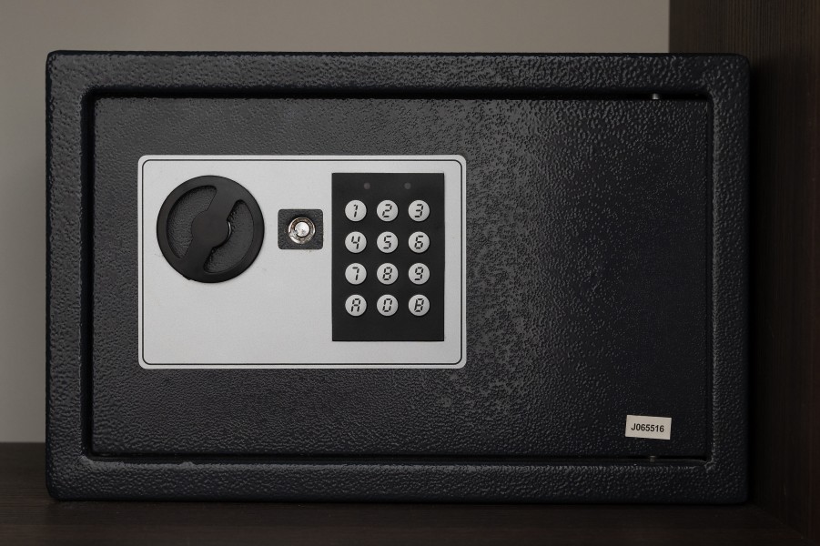 Двухместный стандарт с балконом. Мини отель «Эдельвейс». Адлер