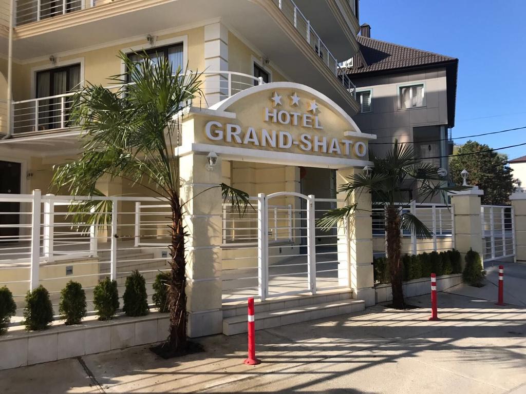 . Отель "GRAND-SHATO" в Ольгинке       . Ольгинка