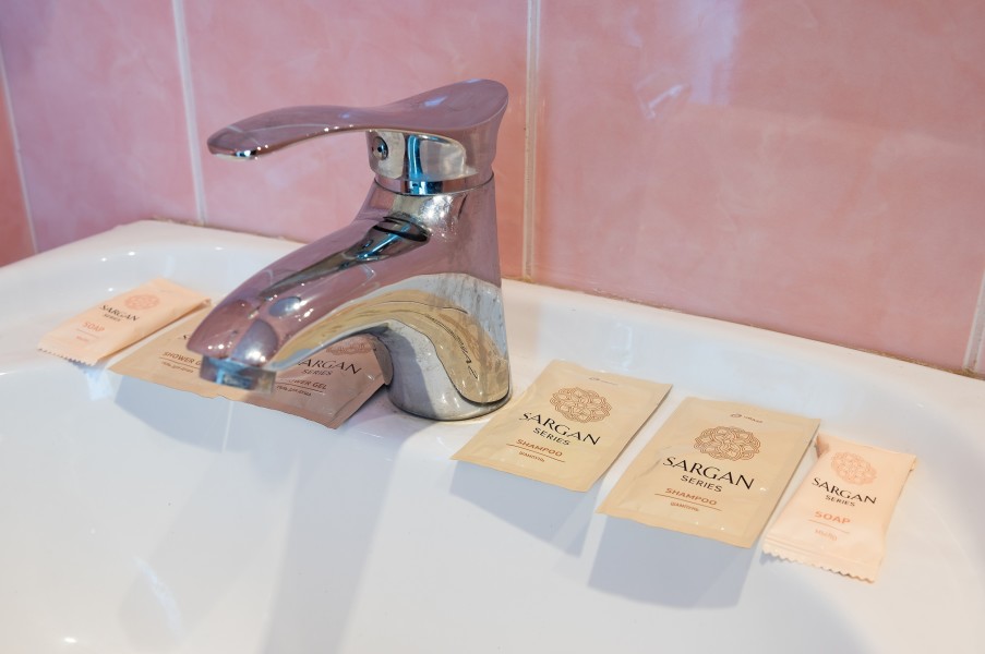 Двухместный стандарт с балконом. Мини отель «Эдельвейс». Адлер