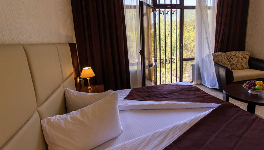 Студия с видом на горы без балкона. Отель "Калифорния". Геленджик