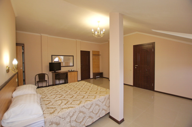 Стандарт без балкона. Гостевой дом "Адмирал". Ольгинка