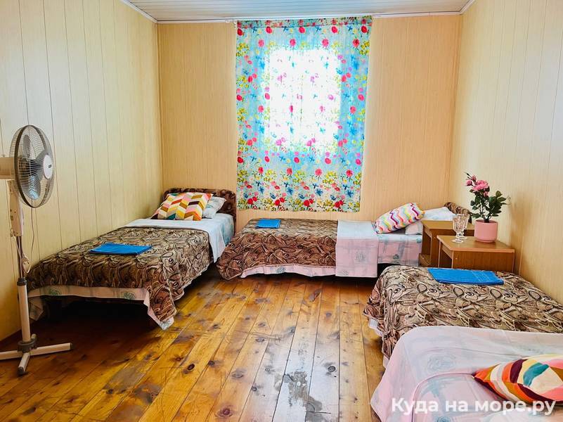 Трехместная комната. Гостевой дом "Selena". Анапа