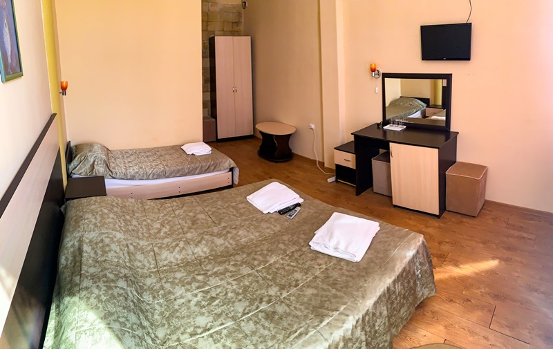 Стандарт семейный, 3-х местный, вид на бассейн. Отель "Морской Клуб"!. Небуг