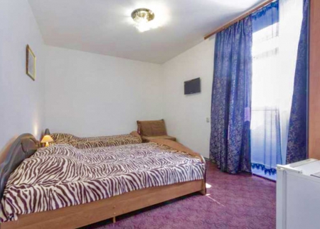 Трехместный полулюкс 1 и 2 этаж. Гостиница "Алекс". Витязево