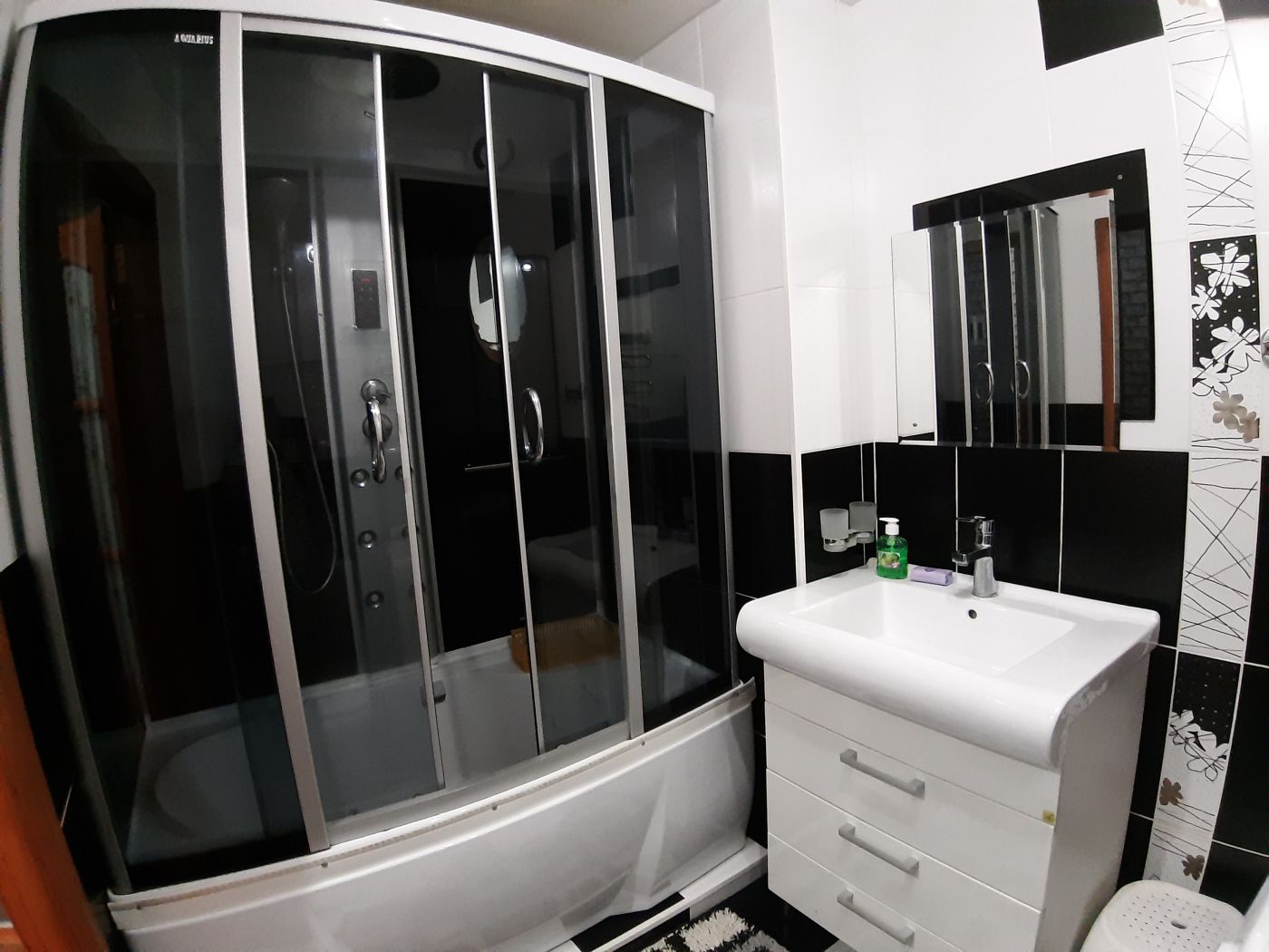 . Квартира в многоквартирном доме Октябрьская 201. Ейск