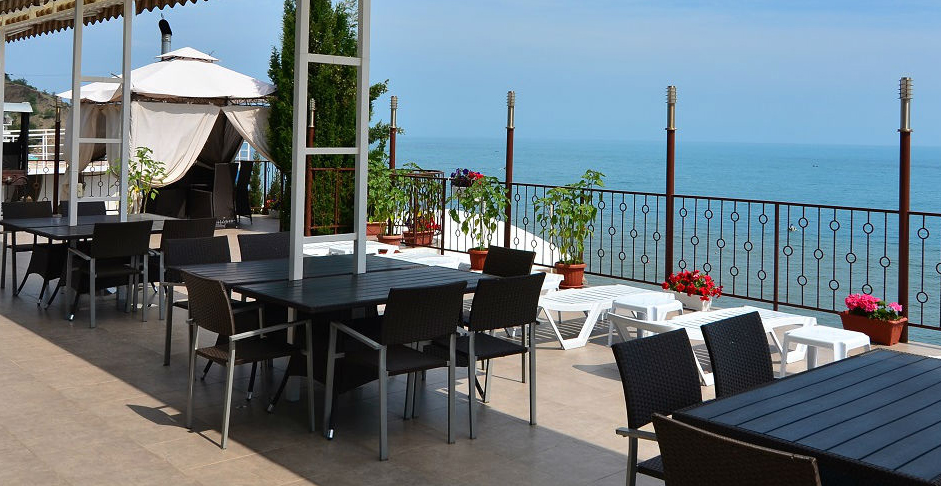 . Отель «Атлантик». Малореченское