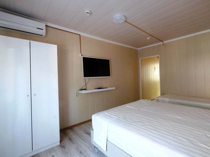 . База отдыха  «Дельфин». Бухта Инал