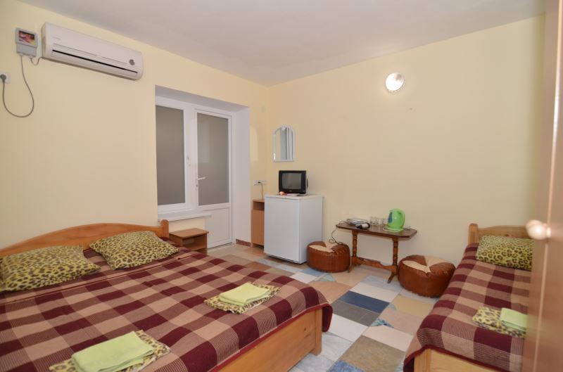 3-местный улучшенный. Гостевой дом «Белый». Саки