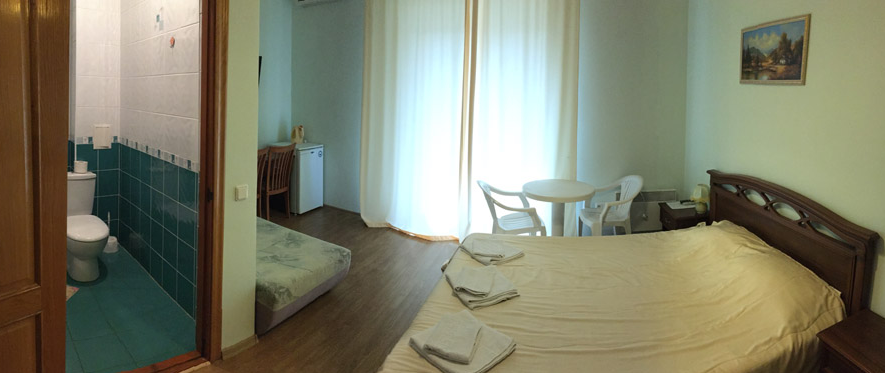 Гостевой трехместный номер. Гостевой дом «Кедр-Восток». Алупка