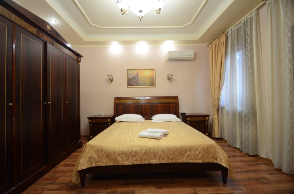 Стандарт. Гостиница Дворик на Морской. Ялта