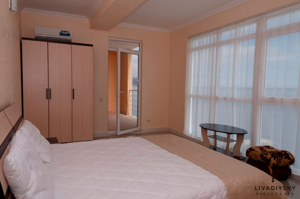 Полулюкс Семейный. Арт-отель «Азор». Ливадия