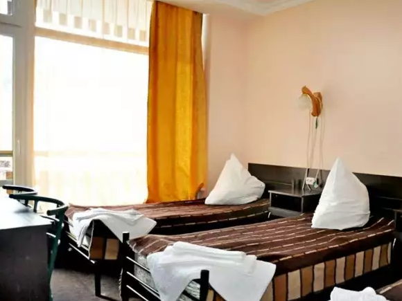 3-местный (3, 4, 5, 6 этаж)- эконом класса. Гостиница «Домбай». Домбай-гостиницы