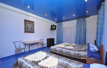 2-КОМНАТНЫЙ (3+3 МЕСТНЫЙ) НОМЕР С ОТДЕЛЬНЫМИ ВХОДАМИ. Мини-отель "Квитка". Саки