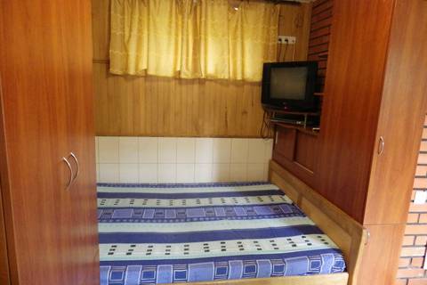 Двухместный номер с двумя доп. местами (№ 2А). Гостевой дом "Куропатка". Гурзуф Двухместный номер с двумя доп. местами (№ 2А). Гостевой дом "Куропатка". Гурзуф