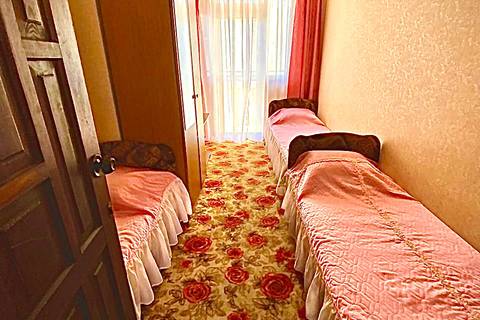 Трехместная комната с санузлом на этаже. Частный сектор "Светлана на Луговой". Адлер