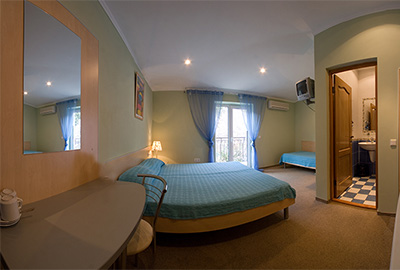 Трехместный номер. Гостевой дом "Кедр-Запад". Алупка