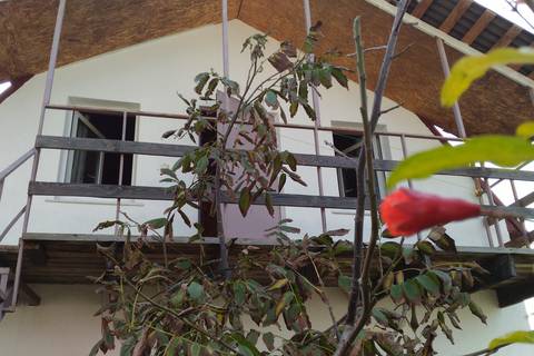 Усадьба двухэтажная «Тридевятое царство». Гостевой дом «СимСим». Заозерное