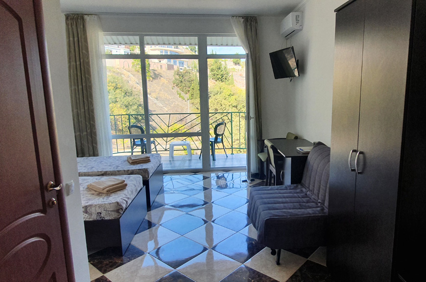 2-местный номер с балконом и видом на море и горы. Гостевой дом «Камилла Sunrise». Алушта