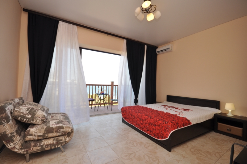 Стандарт с балконом вид на море. Мини-гостиница "Премьера". Кацивели