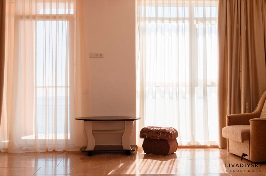 Полулюкс. Арт-отель «Азор». Ливадия