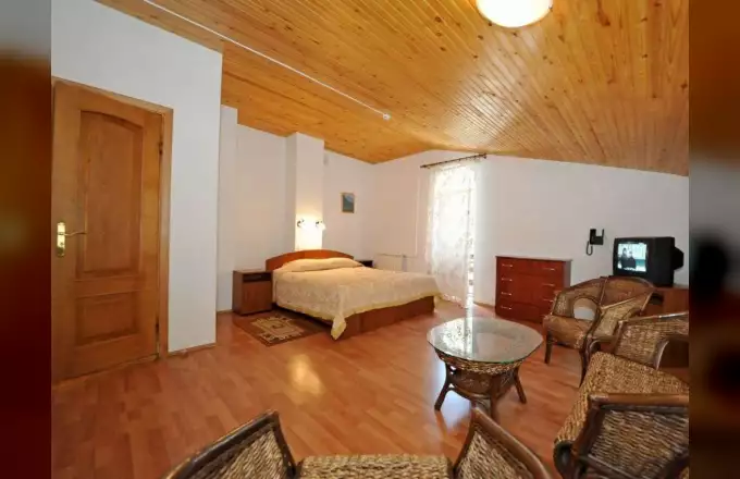 «Люкс» с камином (2-х уровневый). Отель «Поворот». Эльбрус - гостиницы