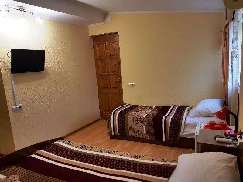 3-х местный номер Стандарт. Гостевой дом "Ника" - Адлер. Адлер