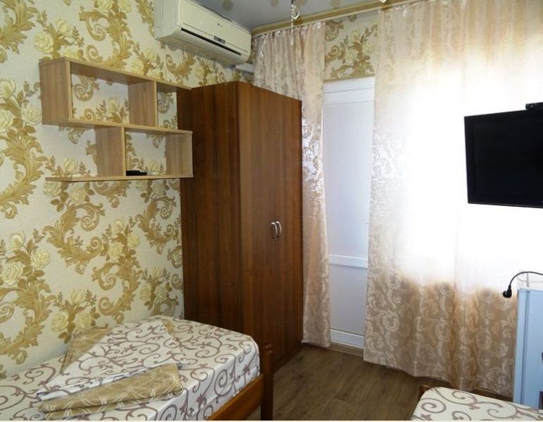 Люкс 3-х местный. Гостевой дом "Ариф". Лоо