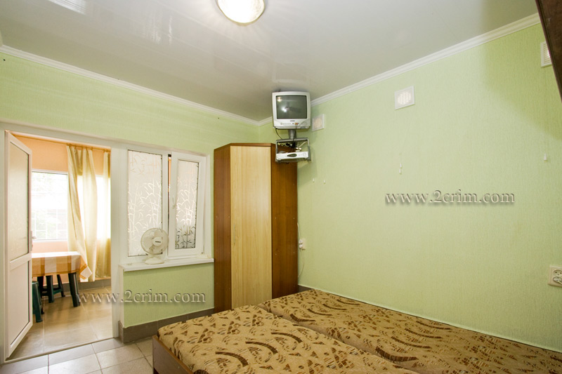 Двухместный номер в коттедже Уютный дворик. Гостевой дом "Крымский кораблик". Орджоникидзе