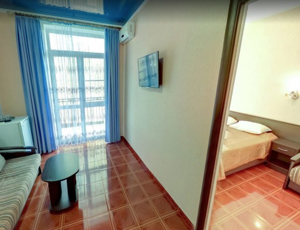 Люкс двухкомнатный 5-местный. Отель "Родос" . Витязево