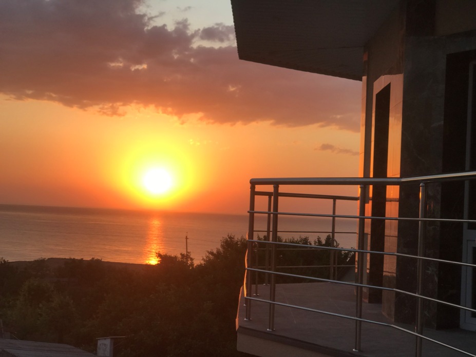 . Отель У Моря с бассейном. Евпатория