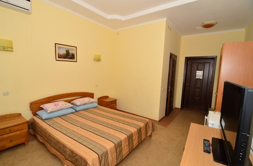 Стандартный номер на 2-эт 2-х местный 1-комнатный с балконом. Отель «Перчем». Судак