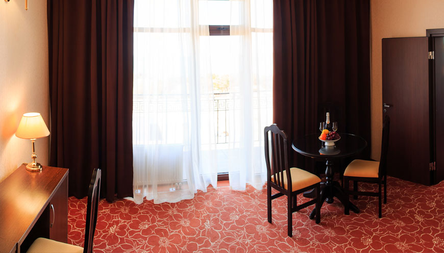 Люкс с видом на море и 2 балконами. Отель "Калифорния". Геленджик