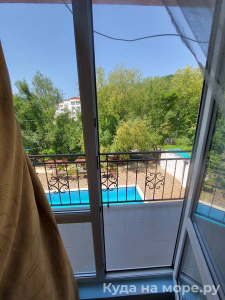 Пятиместный номер люкс с балконом. Гостевой дом "Нур". Ольгинка Пятиместный номер люкс с балконом. Гостевой дом "Нур". Ольгинка