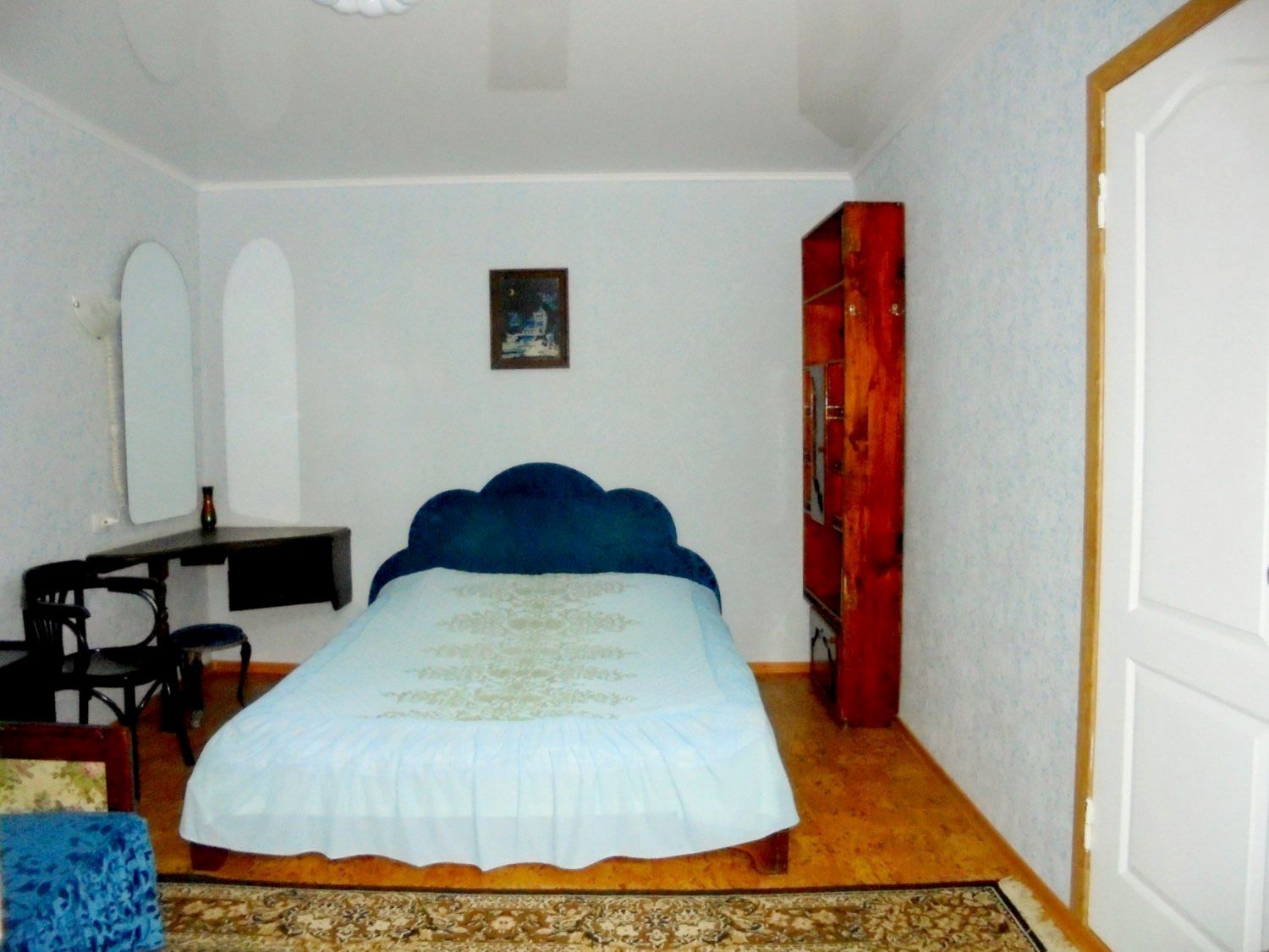 . Дом под ключ  Домик под абрикосовым деревом на 2-4 человека.. Феодосия