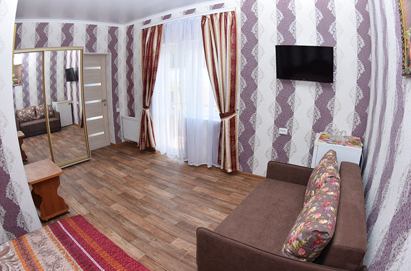 Полулюкс. Гостевой дом "Роман". Чайка