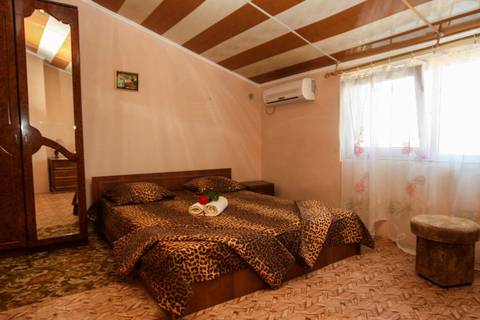 Номер 4-х местный «Улучшенный». Гостевой дом «Виктория» - Заозерное. Заозерное