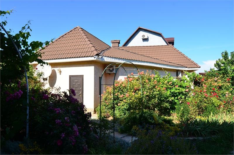 Домик 2 с кухней. Частная усадьба "Дом Роз". Заозерное Домик 2 с кухней. Частная усадьба "Дом Роз". Заозерное