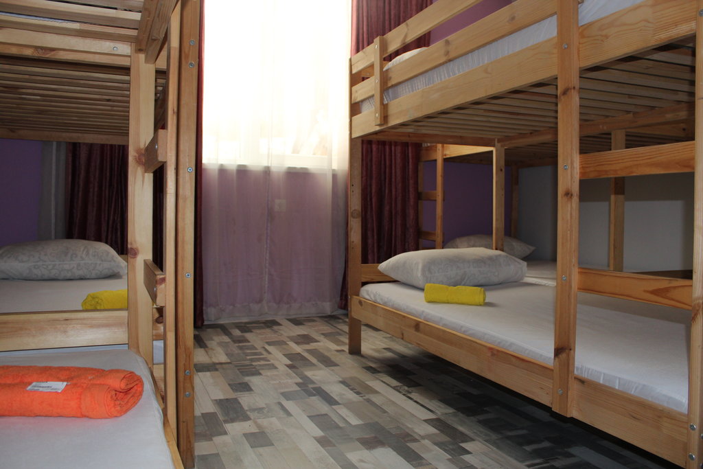 Общий 8 -местный. Хостел Арт Хостел. Ялта