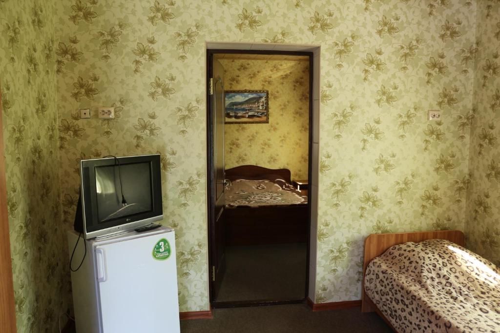 ЧЕТЫРЕХМЕСТНЫЙ С ВИДОМ НА ГОРЫ. Гостевой дом "Сибирячка". Ольгинка