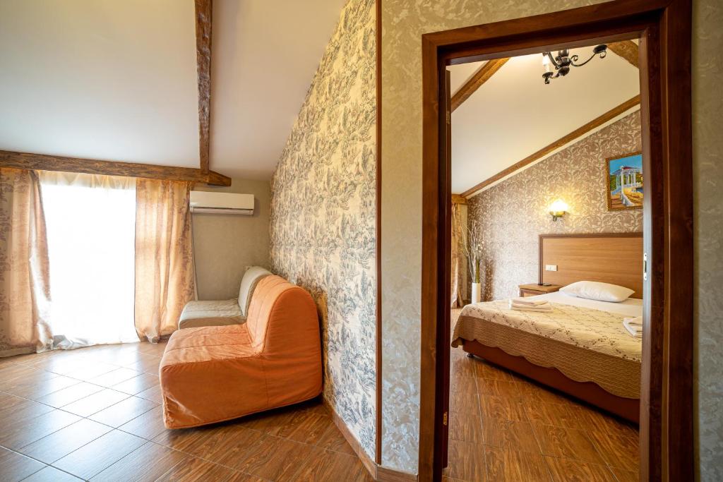 Люкс с 3 спальнями. Отель Атмосфера. Кабардинка